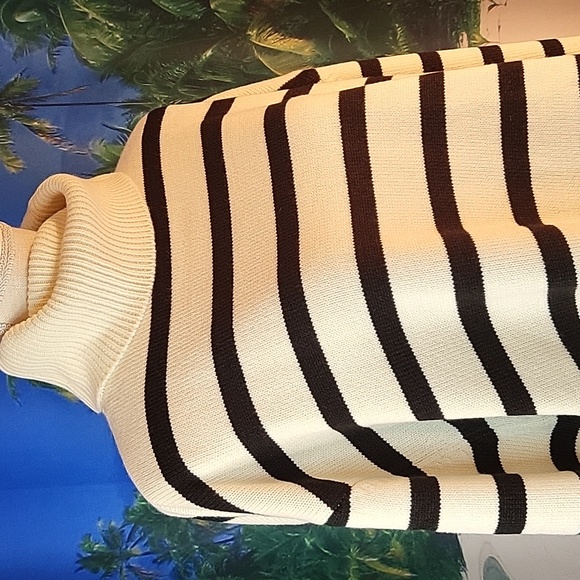 We Wore What Oversized Sweater S/M - Picture 3 of 9